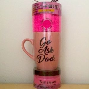 Women’s me time socks, mug, foot cream gift set